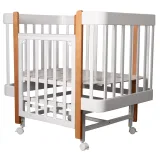 INDIGO Кровать детская Tiny (ложе 100х70, закругленные углы, продольный маятник + колеса) массив б (белый-натуральный)